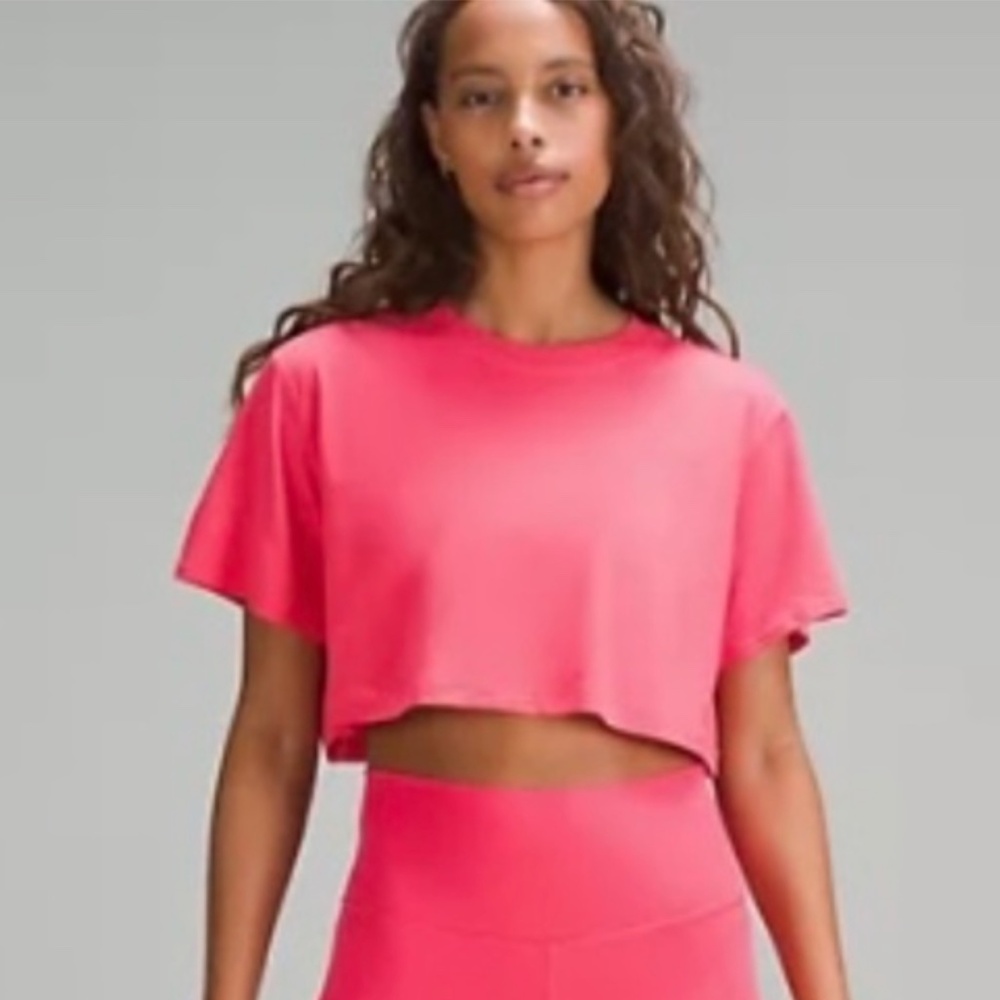 All yours crop tee lululemon in the colour lipgloss